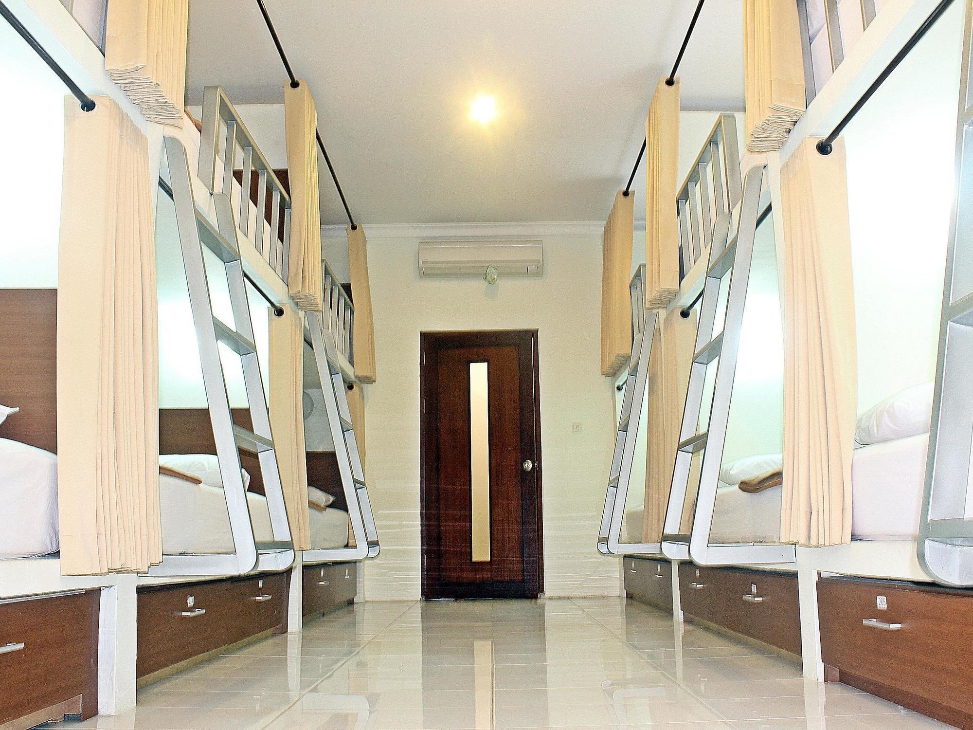 Mirah Hostel Legian Kültér fotó