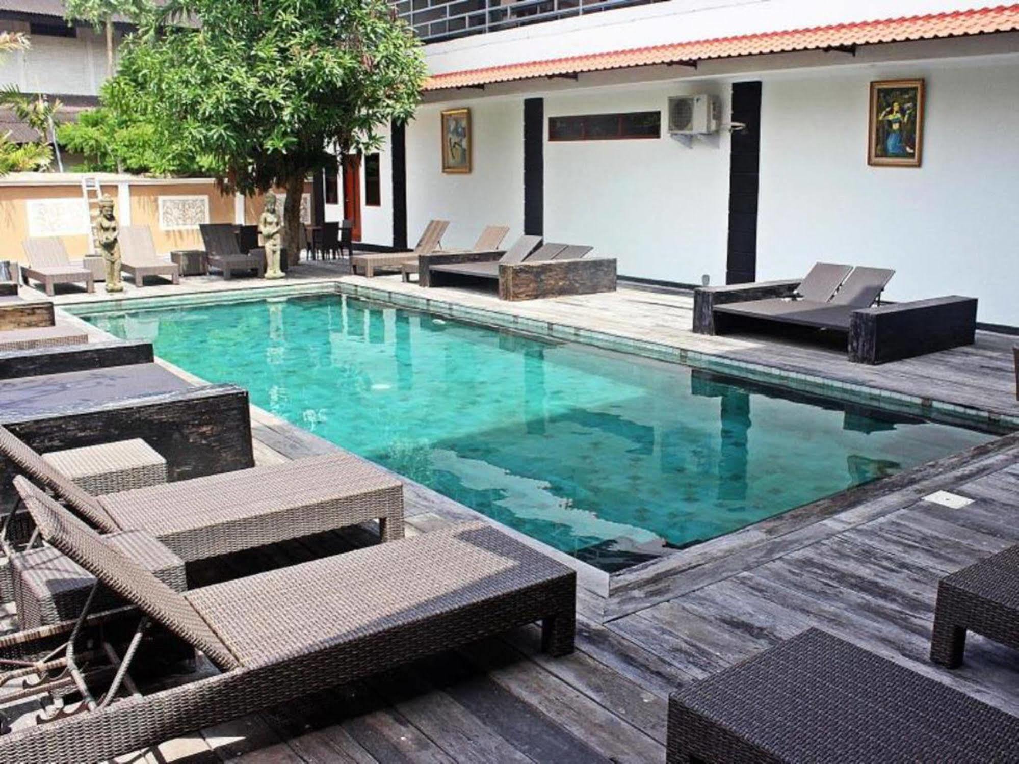 Mirah Hostel Legian Kültér fotó