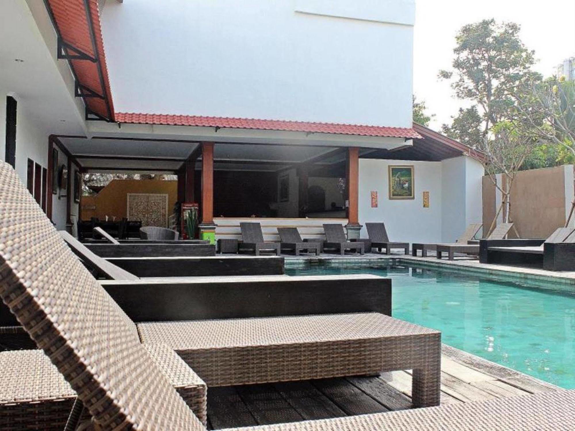 Mirah Hostel Legian Kültér fotó