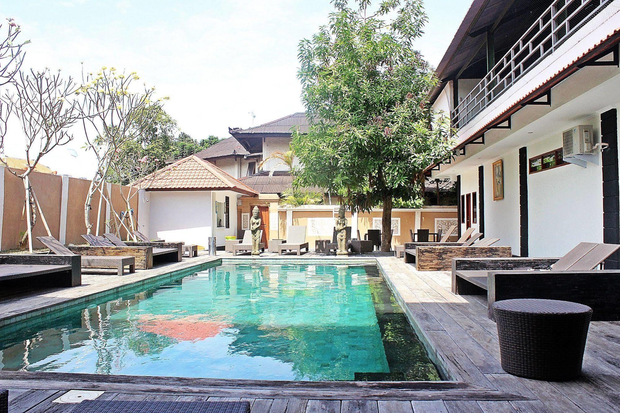 Mirah Hostel Legian Kültér fotó