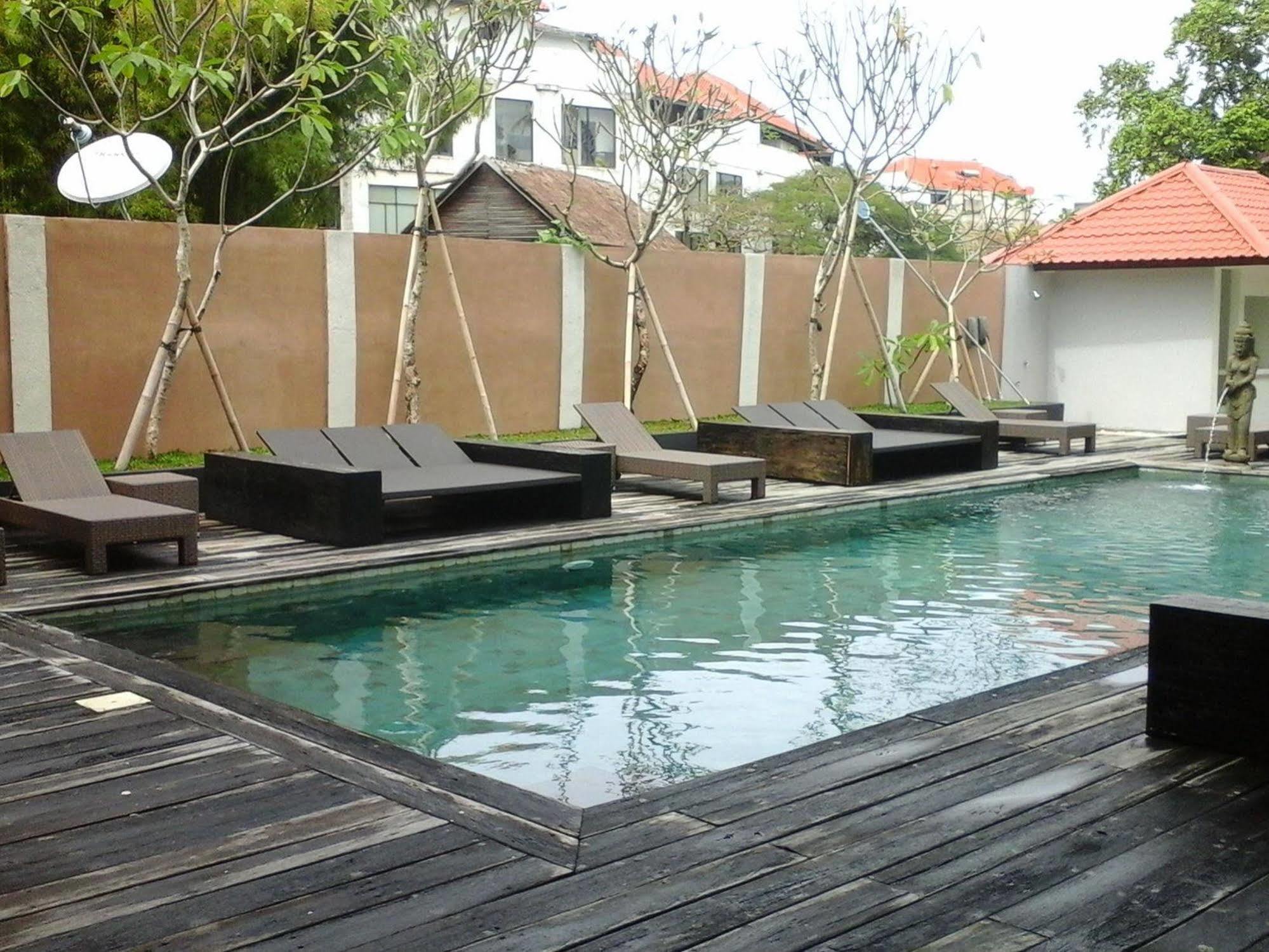 Mirah Hostel Legian Kültér fotó