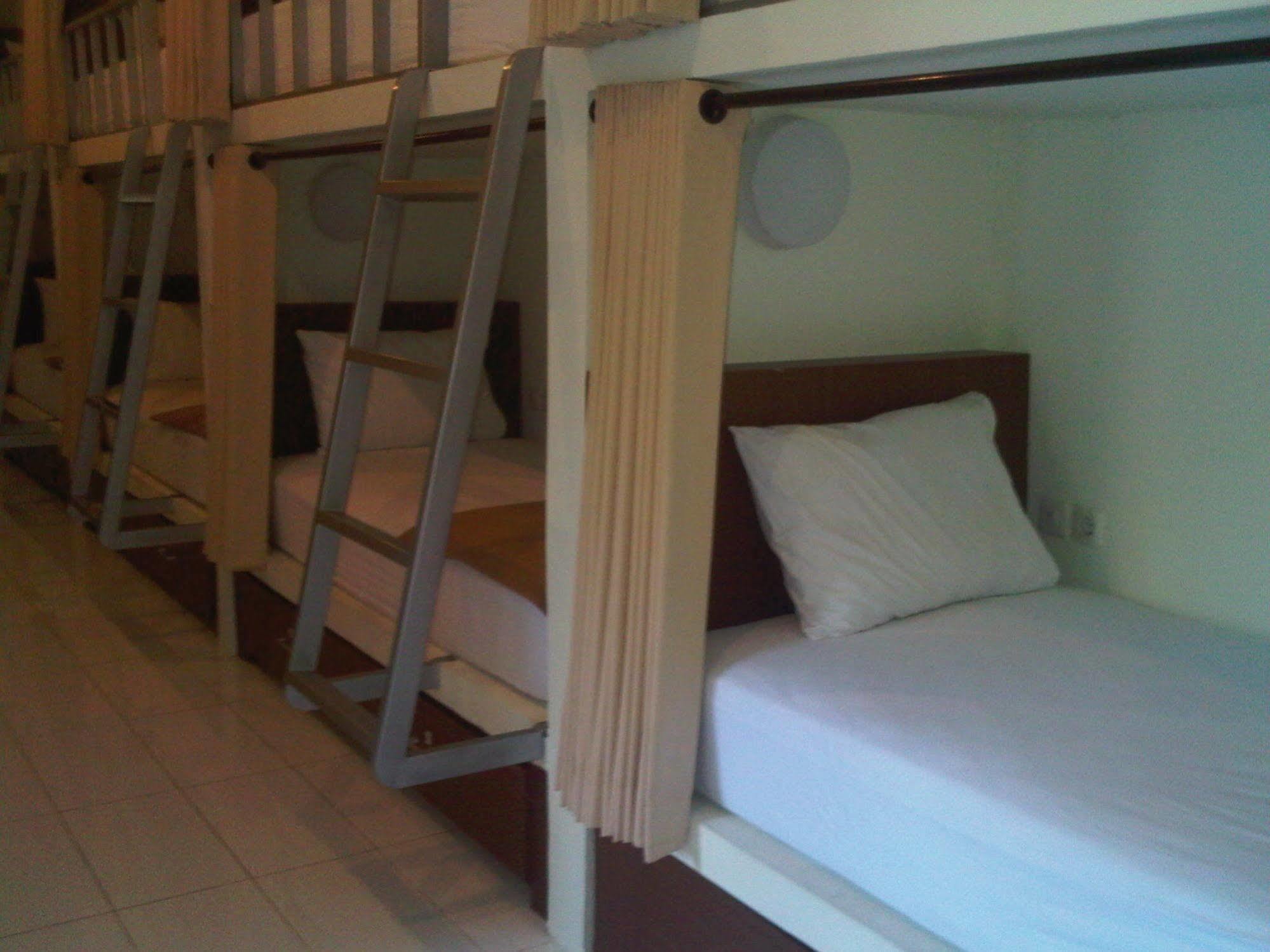 Mirah Hostel Legian Kültér fotó