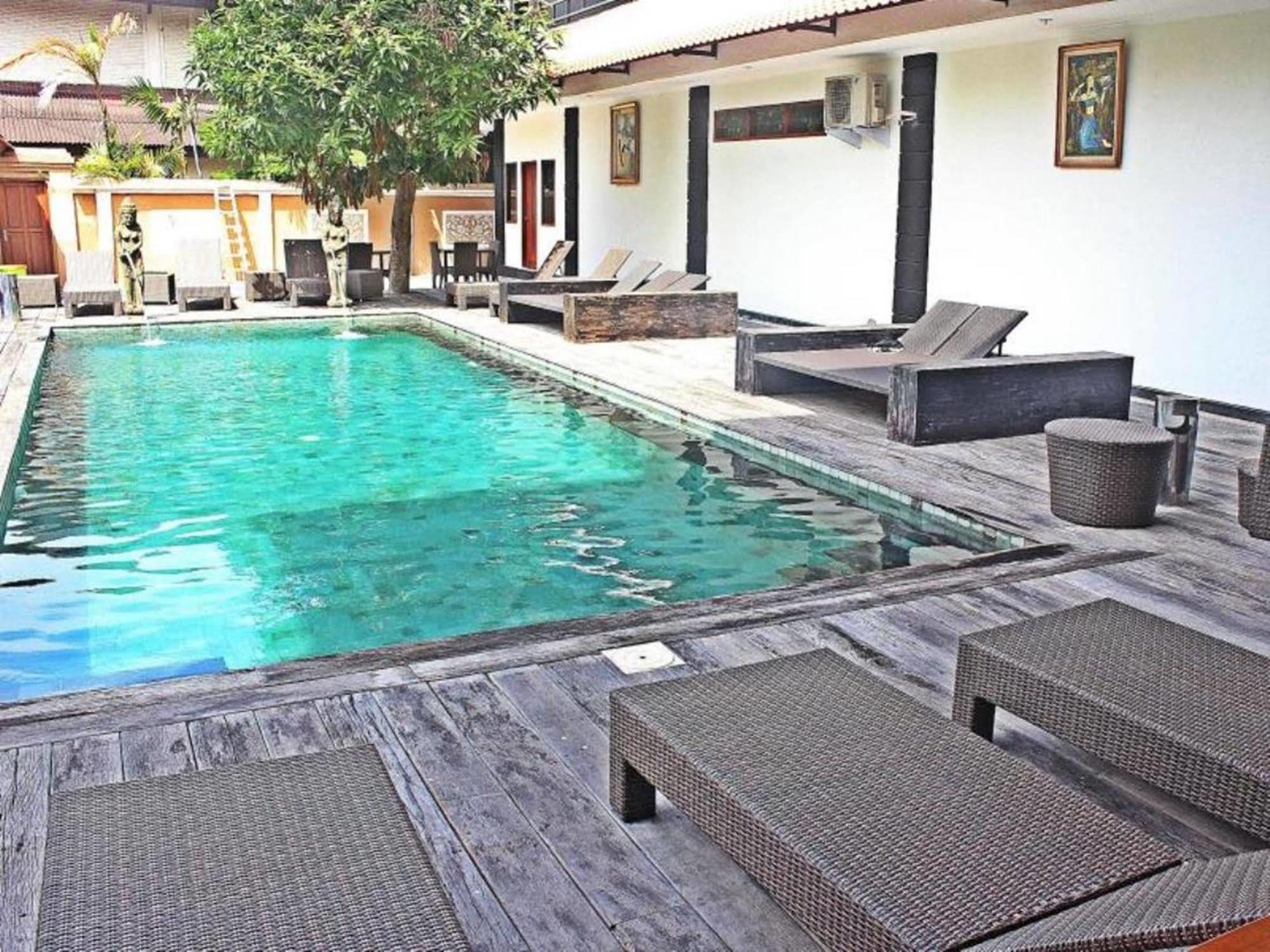 Mirah Hostel Legian Kültér fotó