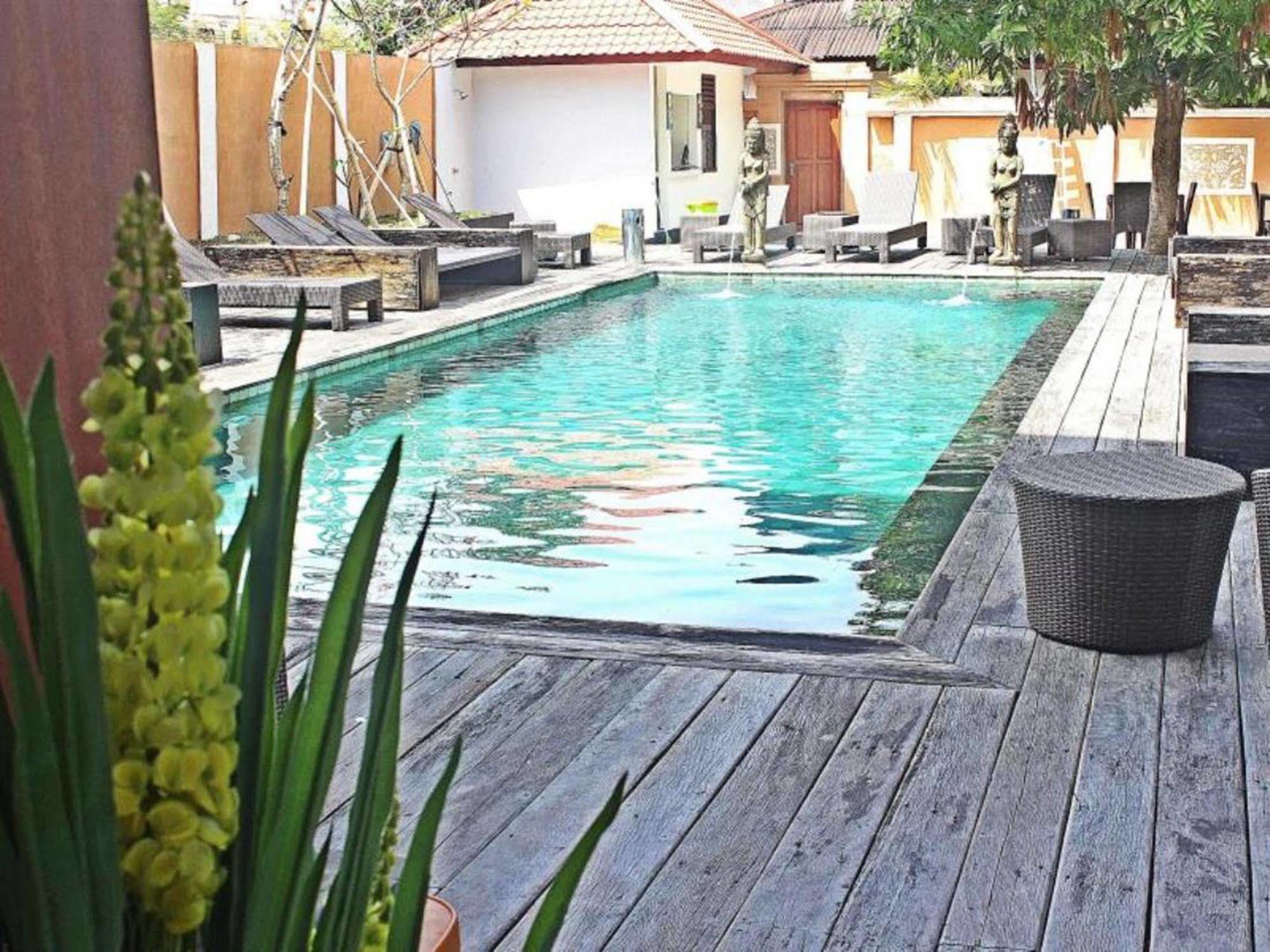 Mirah Hostel Legian Kültér fotó